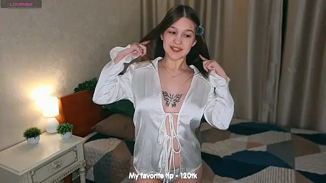 PlayfulMelly online show from June 23, 2026, 7:23 pm
