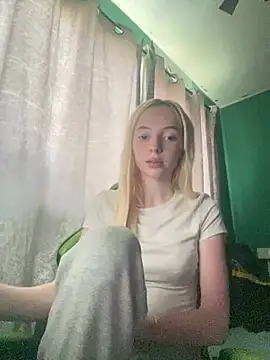 Snapshot of Glowing_Manny_Riah chatting on May 24, 2026, 5:51 pm Glowing Manny Riah online show from May 24, 2026, 5:51 pm