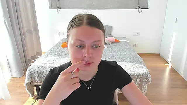 Kitkatvel online show from June 25, 2026, 5:23 am