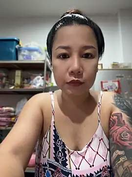Snapshot of LINDA_HD chatting on June 12, 2026, 1:32 pm LINDA HD online show from June 12, 2026, 1:32 pm
