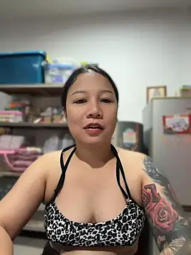 Snapshot of LINDA_HD chatting on June 13, 2026, 4:05 pm LINDA HD online show from June 13, 2026, 4:05 pm