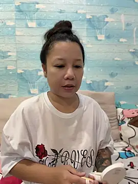 Snapshot of LINDA_HD chatting on June 30, 2026, 1:34 pm LINDA HD online show from June 30, 2026, 1:34 pm