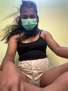 Snapshot of Yalina_ chatting on June 6, 2026, 8:02 pm Yalina online show from June 6, 2026, 8:02 pm