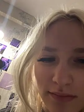 lisacryss3 online show from May 25, 2026, 7:42 pm