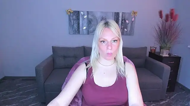 Snapshot of Lisa_Merritt chatting on June 2, 2026, 5:42 am Lisa Merritt online show from June 2, 2026, 5:42 am