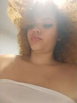Snapshot of RoouseSiren chatting on June 11, 2026, 12:32 am RoouseSiren online show from June 11, 2026, 12:32 am