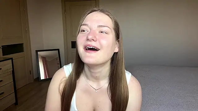 lizzzanatooo online show from June 4, 2026, 7:47 am