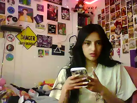 Snapshot of angelgirl2006 chatting on May 26, 2026, 8:05 pm angelgirl2006 online show from May 26, 2026, 8:05 pm