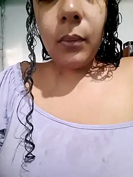 bruninhasurfi online show from June 10, 2026, 2:49 pm