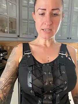 GermanMilfJasmin online show from June 10, 2026, 8:35 am
