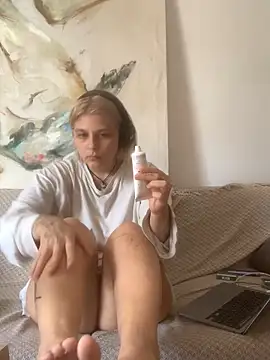 Ella Bloom online show from June 9, 2026, 9:10 am