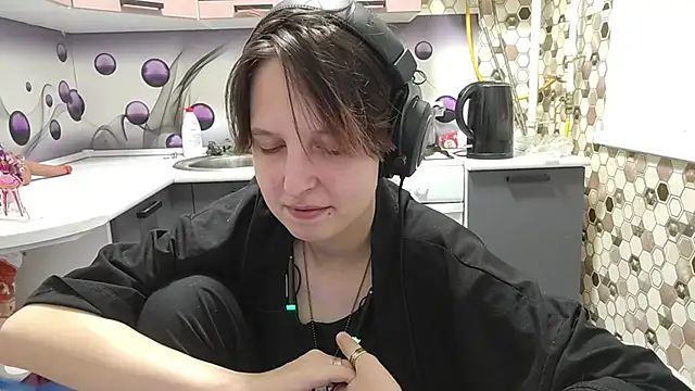 Snapshot of Saranade chatting on June 19, 2026, 5:39 pm Saranade online show from June 19, 2026, 5:39 pm