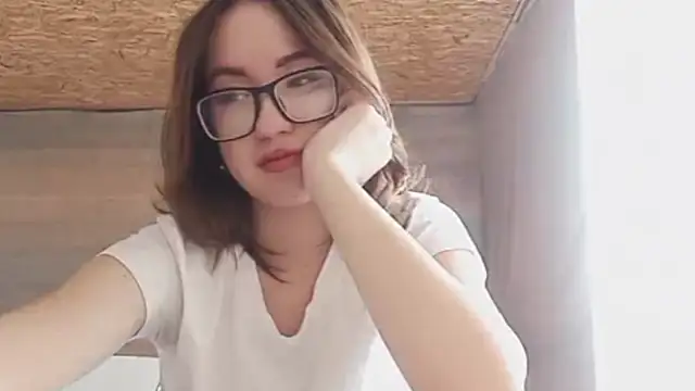 OliviaMoment online show from May 30, 2026, 9:17 am