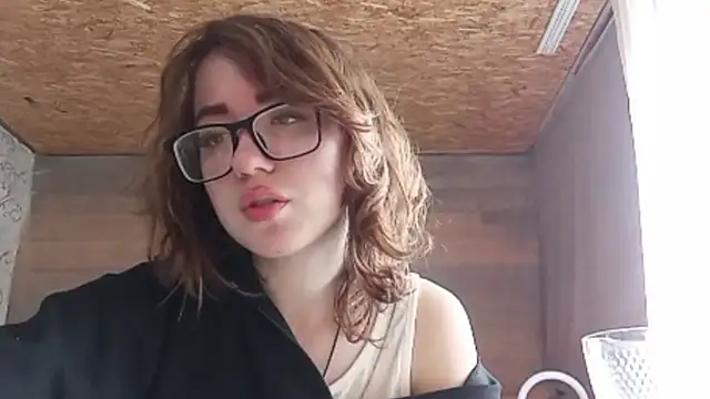 OliviaMoment online show from June 18, 2026, 9:14 am