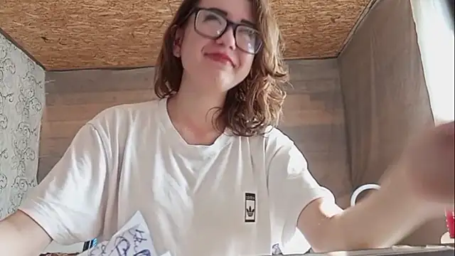 OliviaMoment online show from July 5, 2026, 8:21 am