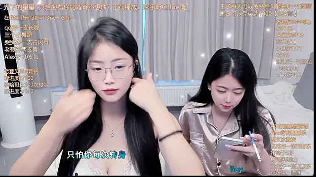 Snapshot of Momolith_924 chatting on July 4, 2026, 10:32 am Momolith 924 online show from July 4, 2026, 10:32 am