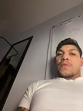 Snapshot of Tatuadomoreno23cm chatting on June 26, 2026, 8:57 pm Tatuadomoreno23cm online show from June 26, 2026, 8:57 pm