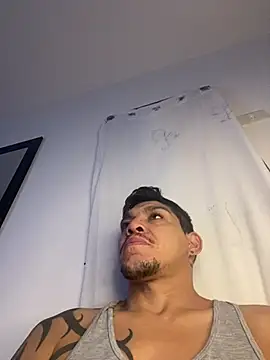 Snapshot of Tatuadomoreno23cm chatting on June 28, 2026, 1:28 pm Tatuadomoreno23cm online show from June 28, 2026, 1:28 pm