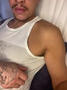 Snapshot of Tatuadomoreno23cm chatting on July 17, 2026, 1:23 am Tatuadomoreno23cm online show from July 17, 2026, 1:23 am
