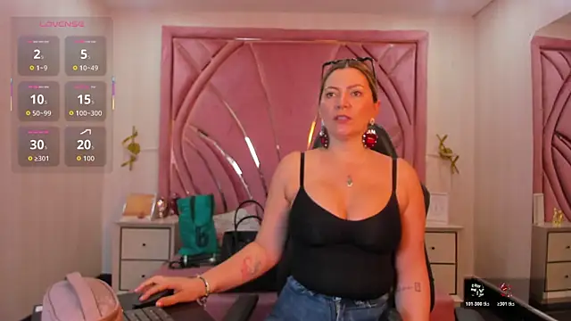 pamelaQenn2 online show from June 12, 2026, 6:07 pm