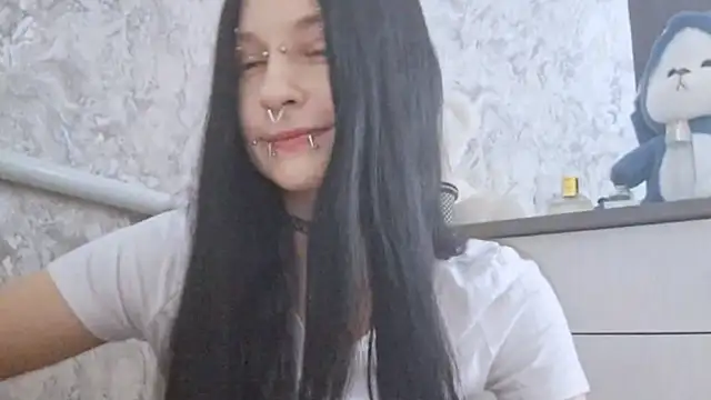 Snapshot of KrissyHiott chatting on June 17, 2026, 4:04 am KrissyHiott online show from June 17, 2026, 4:04 am