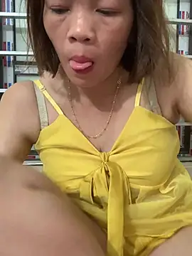Emlyla online show from June 11, 2026, 2:59 pm