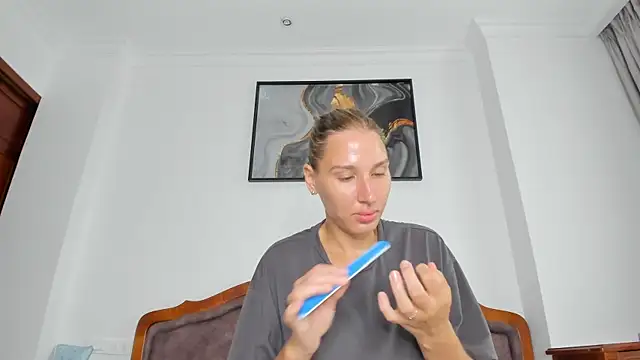 SofiClimbing online show from October 25, 2025, 5:59 am