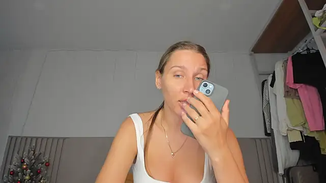 SofiClimbing online show from January 12, 2026, 3:01 am