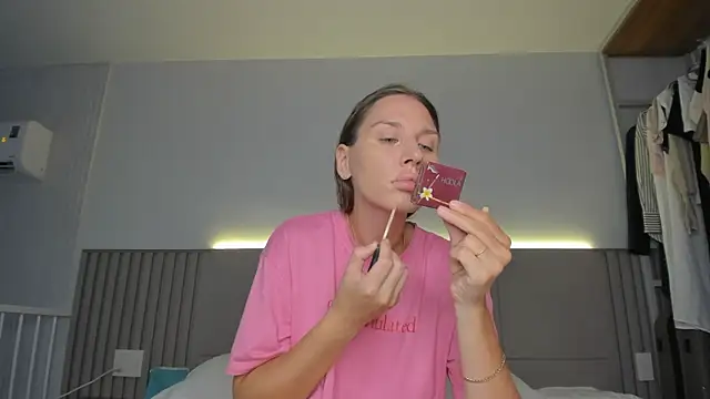 SofiClimbing online show from April 15, 2026, 2:07 am