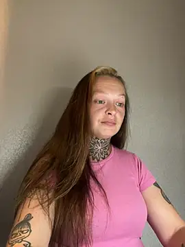 Elleeen online show from July 15, 2026, 8:47 pm