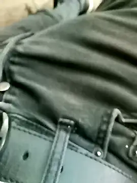 Snapshot of Singlemaleforcouples chatting on December 31, 2024, 10:04 am Singlemaleforcouples online show from December 31, 2024, 10:04 am