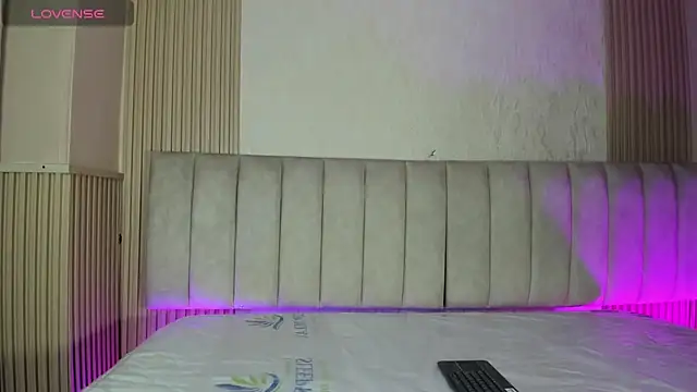 julimonroe  online show from July 2, 2026, 12:54 am