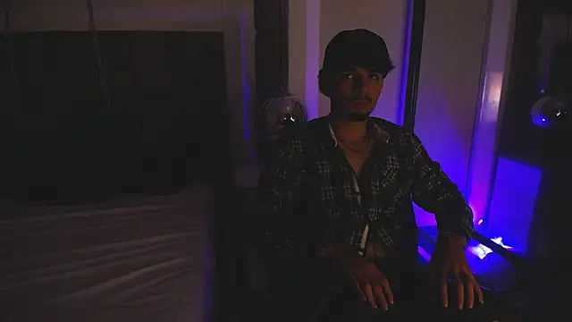 LucasThomson  online show from June 19, 2026, 4:28 am