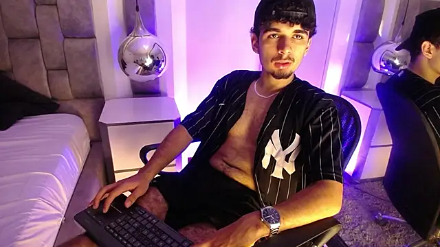 LucasThomson  online show from June 20, 2026, 4:15 am