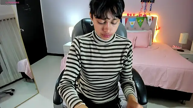 kat cute   online show from June 21, 2026, 3:42 am