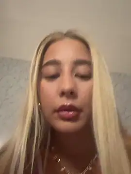 Parisafterdarkk online show from June 7, 2026, 7:28 pm