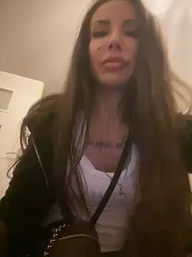 LaylaTox online show from July 1, 2026, 8:52 pm