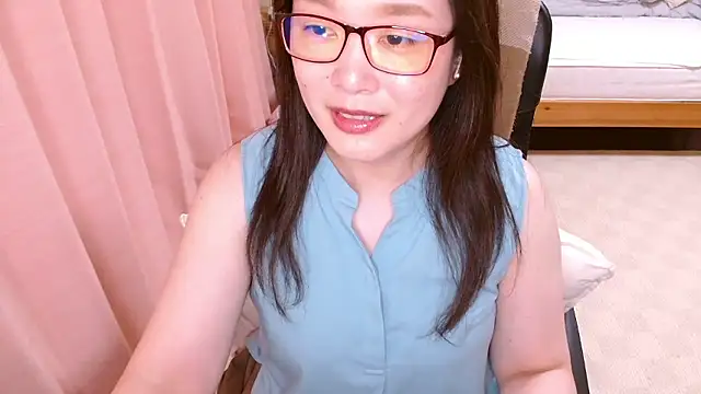 Snapshot of LENA-xo chatting on June 21, 2026, 6:38 am LENA-xo online show from June 21, 2026, 6:38 am