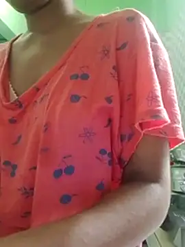 Snapshot of Marineii chatting on June 8, 2026, 6:03 am Marineii online show from June 8, 2026, 6:03 am
