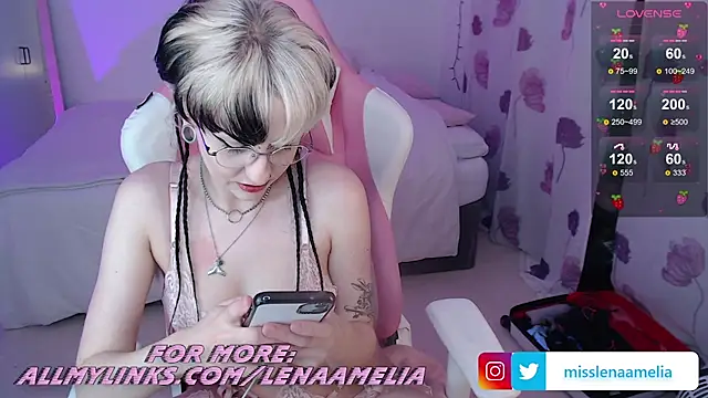 Snapshot of Lenas_Playroom chatting on February 26, 2025, 8:44 pm Lenas Playroom online show from February 26, 2025, 8:44 pm