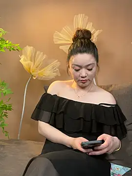 chuchu38677 online show from June 6, 2026, 12:21 pm