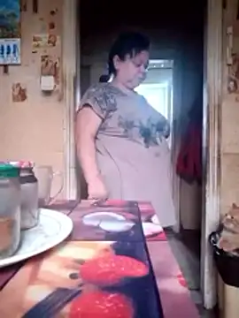 Snapshot of oksana72 chatting on December 22, 2025, 7:16 am oksana72 online show from December 22, 2025, 7:16 am