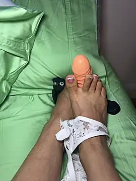 prettytoesfreak online show from June 7, 2026, 7:39 pm