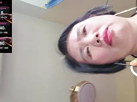 Snapshot of YIYI-queen chatting on June 8, 2026, 7:31 am YIYI-queen online show from June 8, 2026, 7:31 am