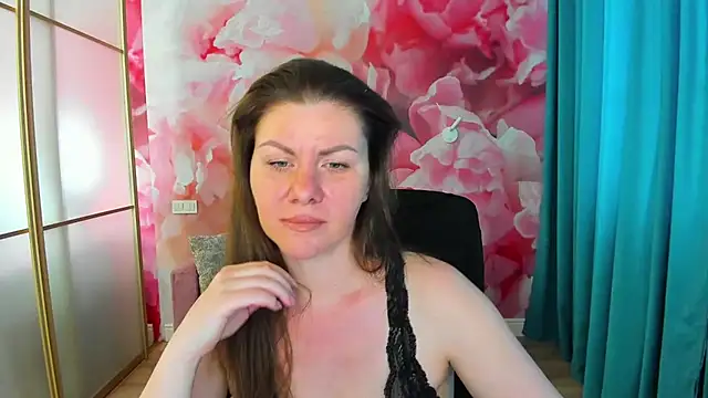 Snapshot of LunaKissesx chatting on June 26, 2026, 11:25 am LunaKissesx online show from June 26, 2026, 11:25 am