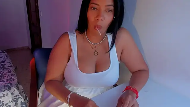 NicolePasqualott online show from July 9, 2026, 7:18 pm