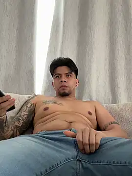 Snapshot of Sualazar chatting on April 11, 2026, 8:02 pm Sualazar online show from April 11, 2026, 8:02 pm