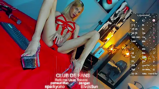 Snapshot of love_amor_ chatting on January 26, 2025, 5:34 am love amor online show from January 26, 2025, 5:34 am
