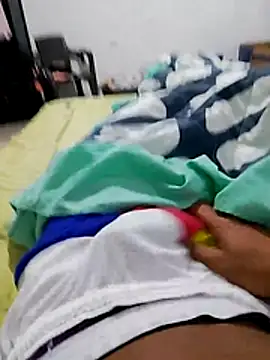 AxelVaro online show from July 15, 2026, 12:10 pm