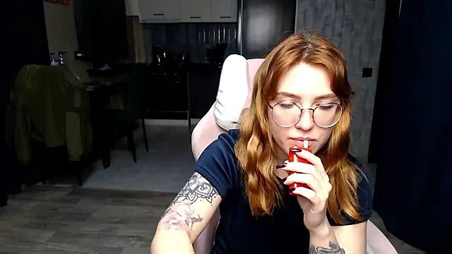 Reginasmilee online show from November 5, 2025, 1:16 am